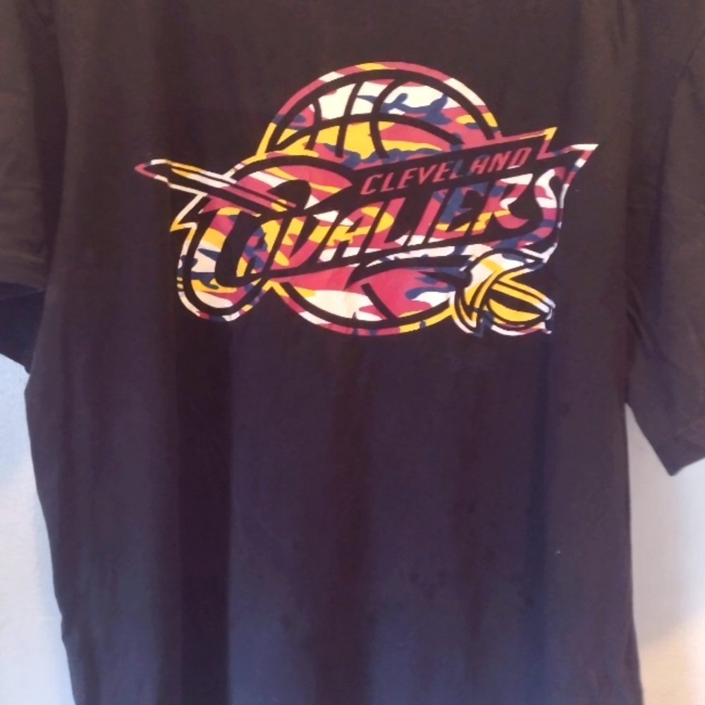 Cleveland Cavaliers, LeBron James #23, Men's Large T-shirt & Free Thank You GIFT